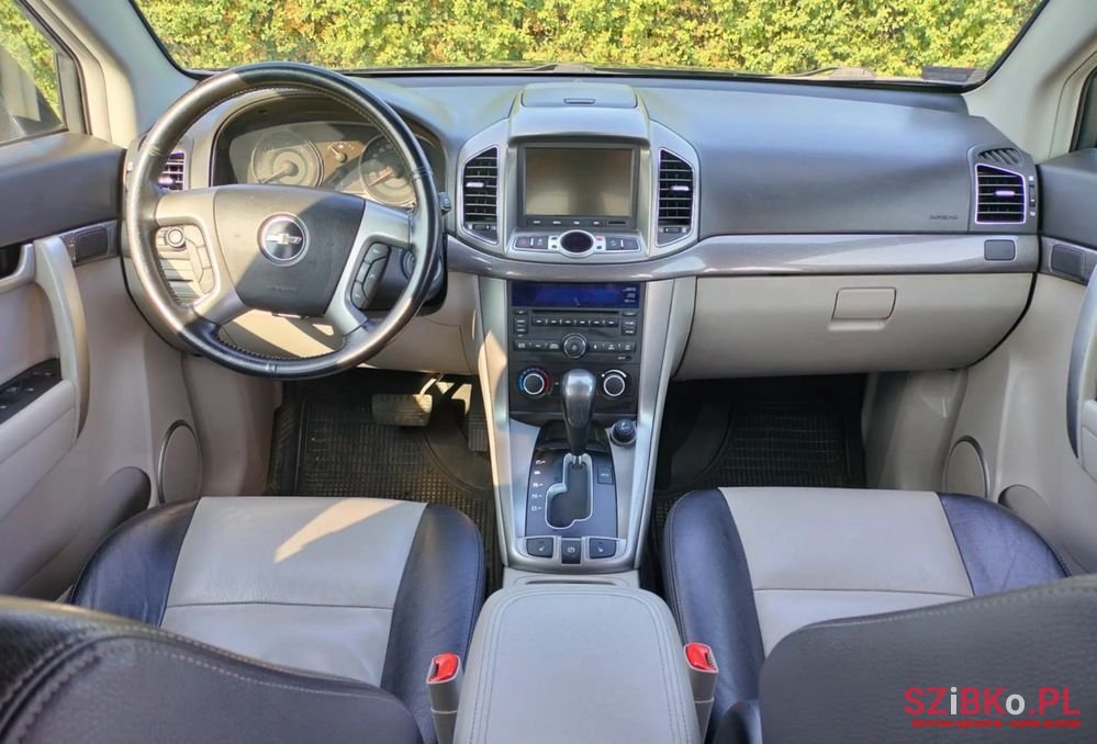 2011' Chevrolet Captiva 2.2 D Ltz photo #2