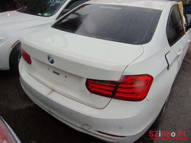2015' BMW 3 Series 320 photo #7