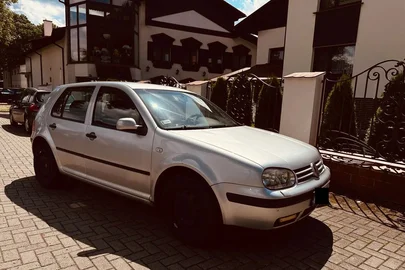 2003' Volkswagen Golf