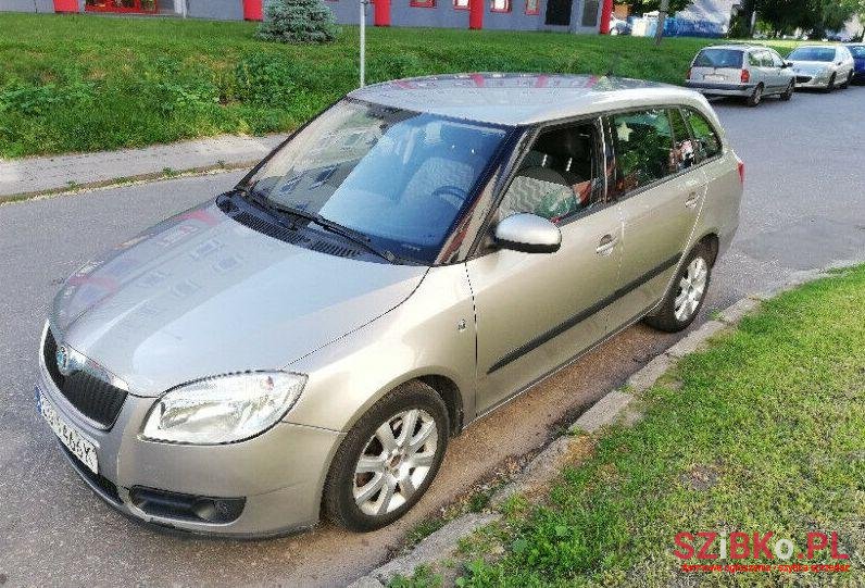 2008' Skoda Fabia photo #1