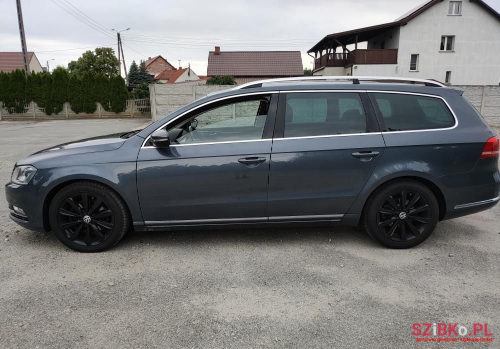 2011' Volkswagen Passat photo #4