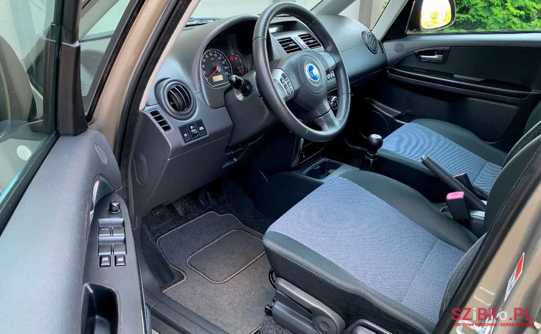 2008' Fiat Sedici photo #2