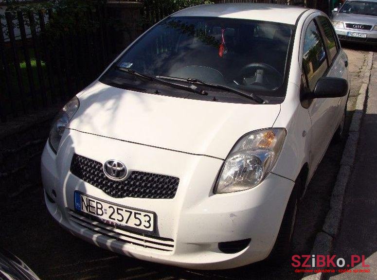 2007' Toyota Yaris photo #2
