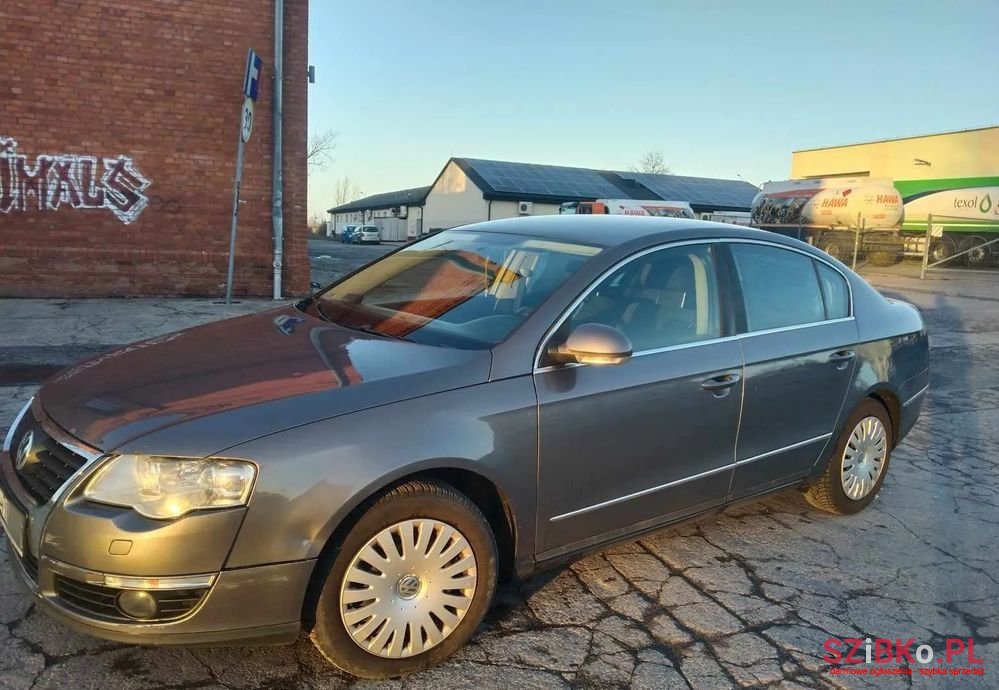 2007' Volkswagen Passat photo #2