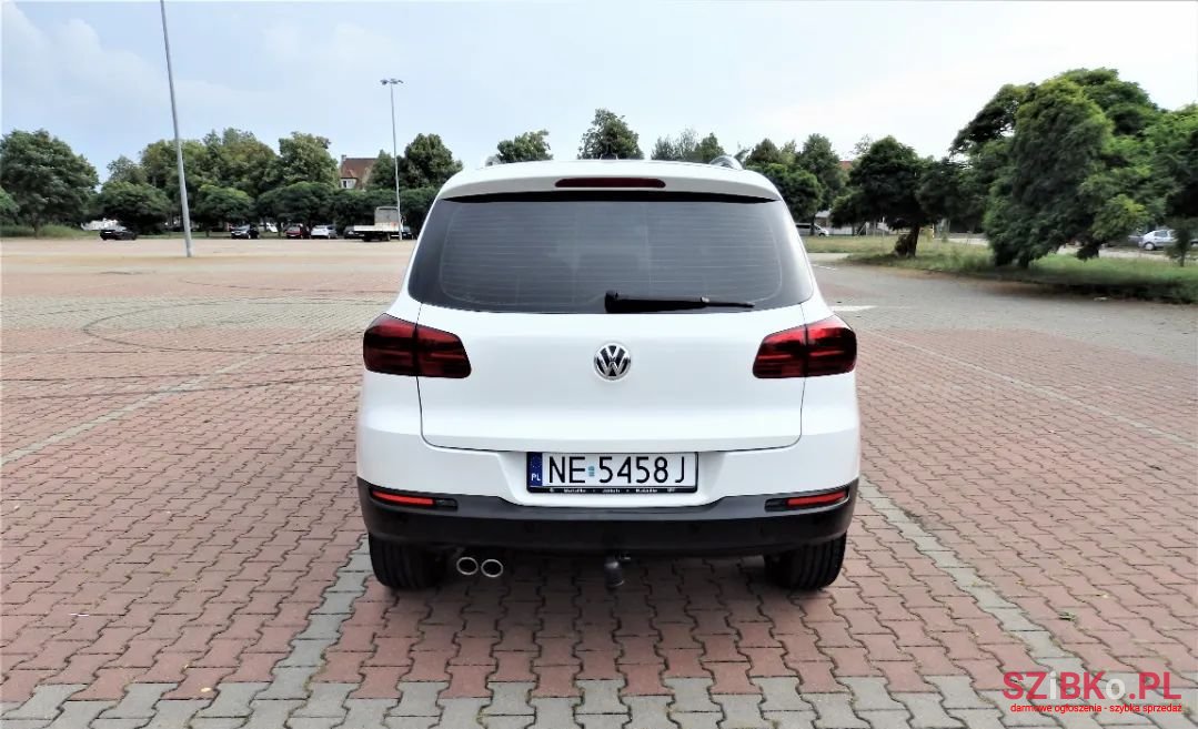 2011' Volkswagen Tiguan photo #5