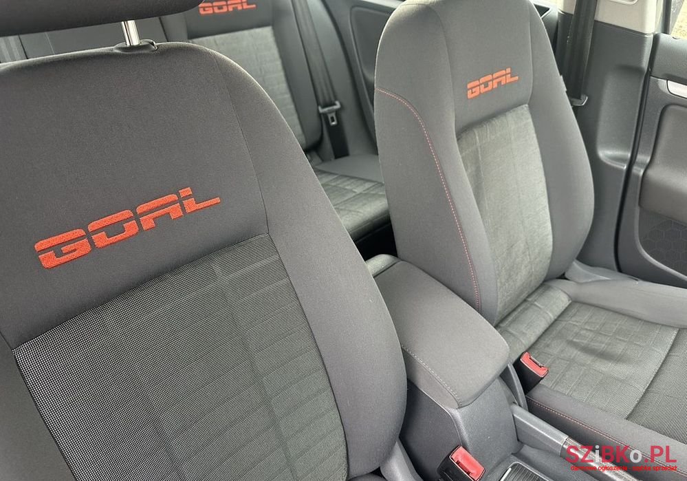 2009' Volkswagen Golf photo #6