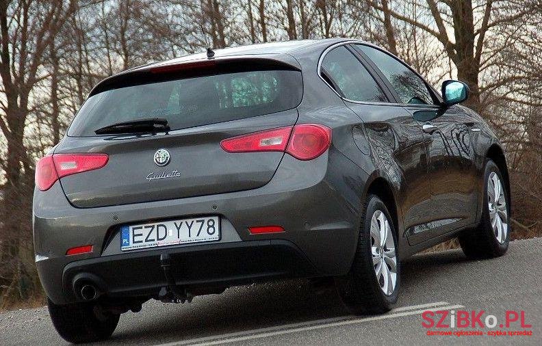 2012' Alfa Romeo photo #2