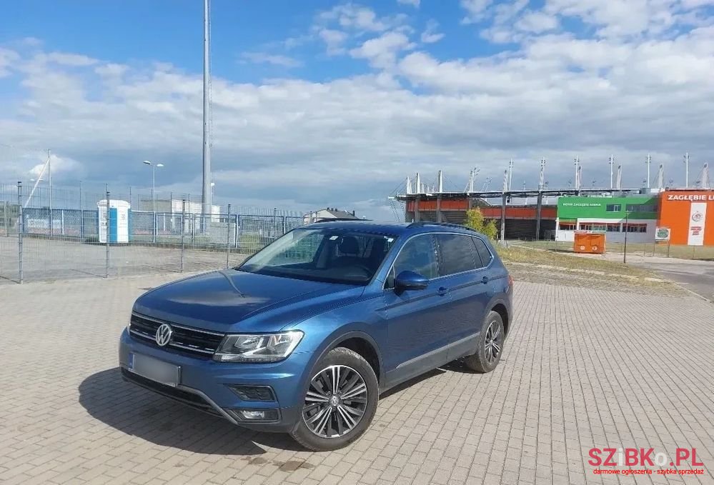 2018' Volkswagen Tiguan photo #2