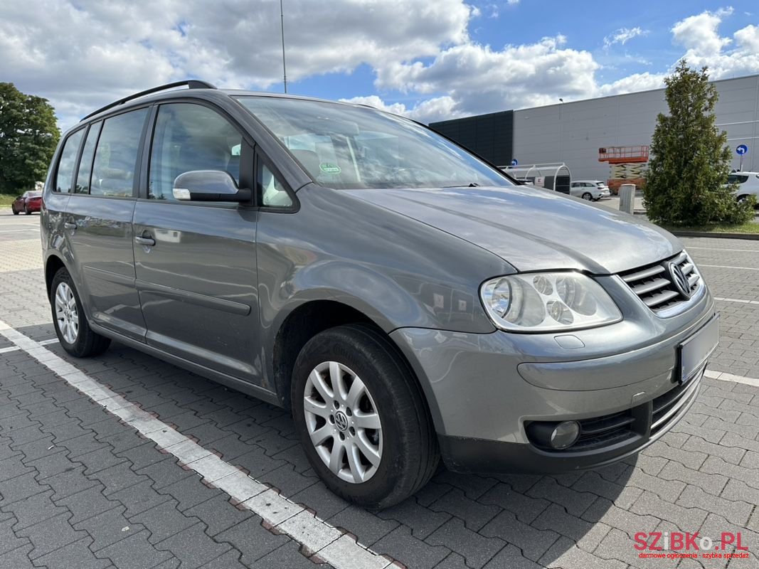 2005' Volkswagen Touran photo #1