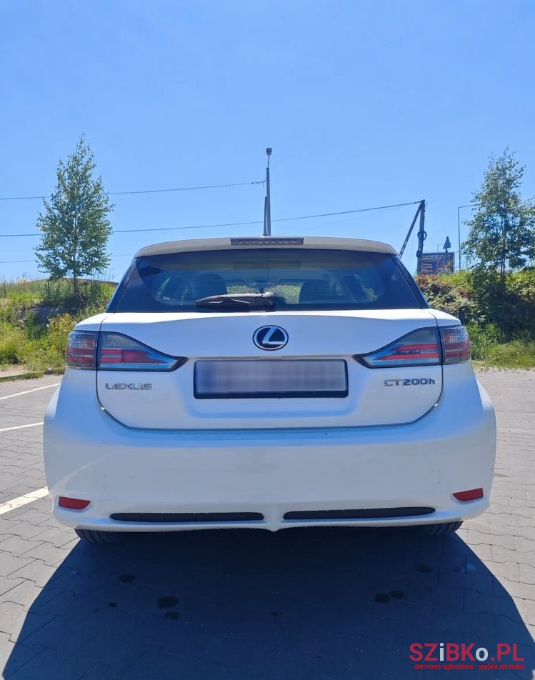 2011' Lexus CT 200H photo #6