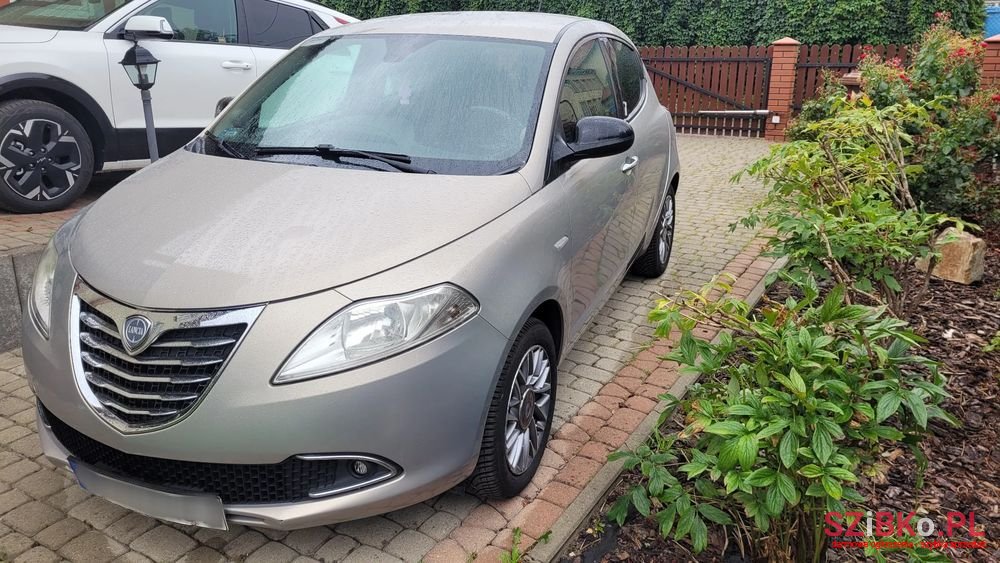 2011' Lancia Ypsilon 0.9 Gold S&S photo #2
