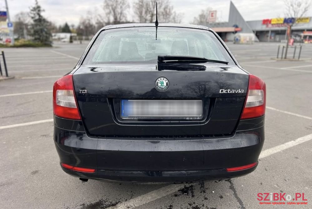 2011' Skoda Octavia 1.6 Tdi Classic photo #2