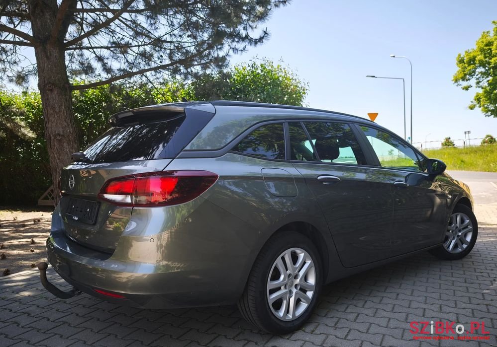 2019' Opel Astra photo #2