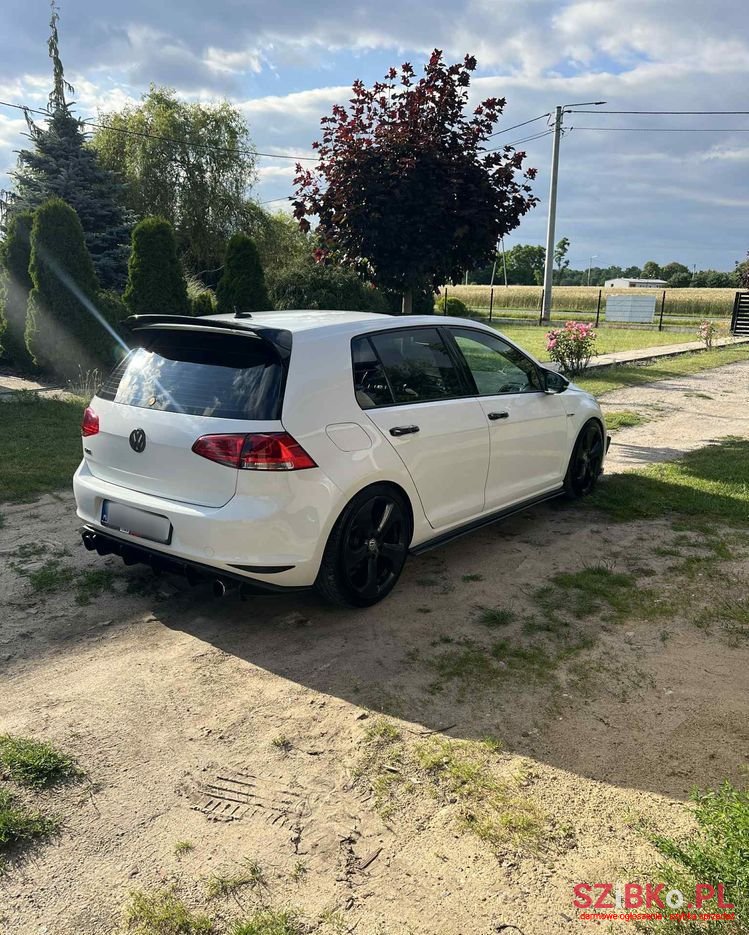 2015' Volkswagen Golf photo #2