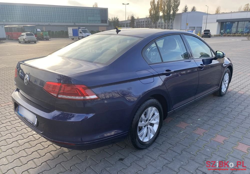 2019' Volkswagen Passat photo #2