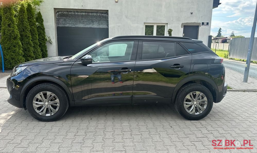 2023' Peugeot 2008 photo #3