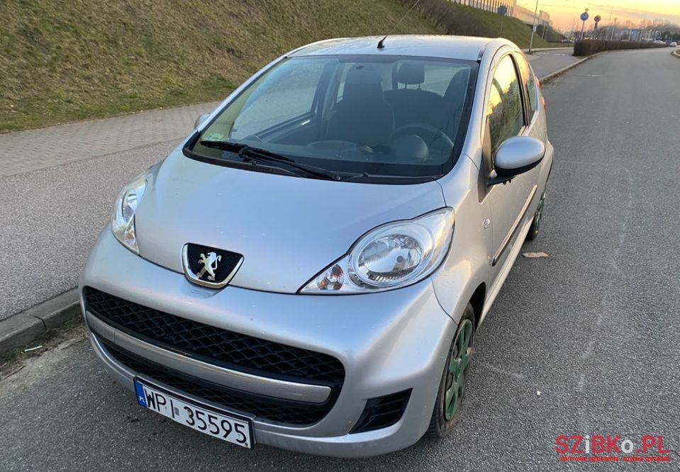 2011' Peugeot 107 photo #1