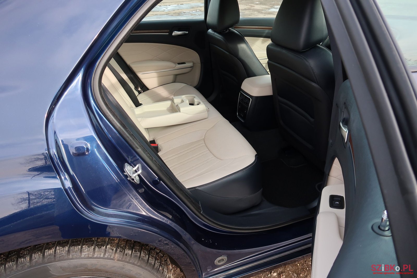 2016' Chrysler 300 C photo #5