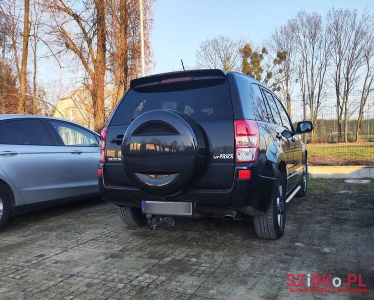 2010' Suzuki Grand Vitara photo #2