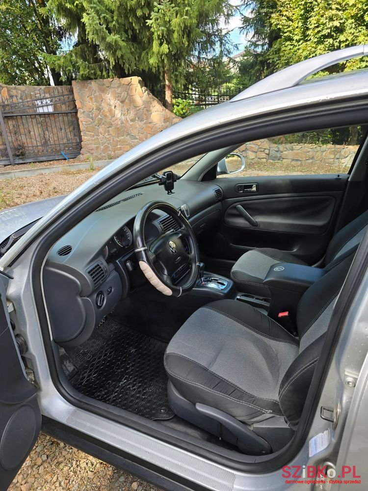 2005' Volkswagen Passat photo #6