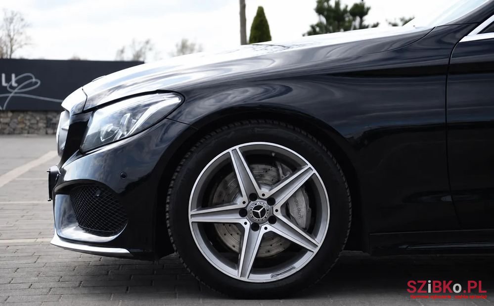 2017' Mercedes-Benz C-Class 300 9G-Tronic photo #4