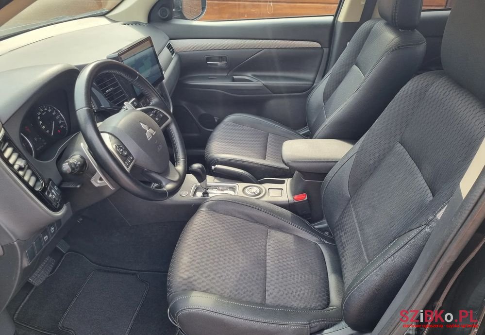 2014' Mitsubishi Outlander photo #4