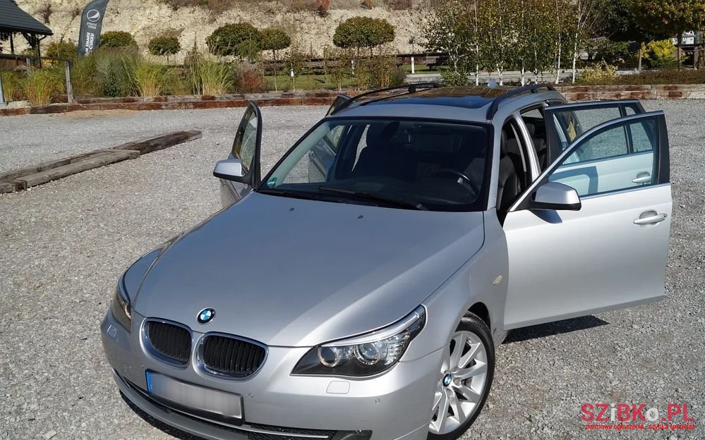 2010' BMW 5 Series photo #1