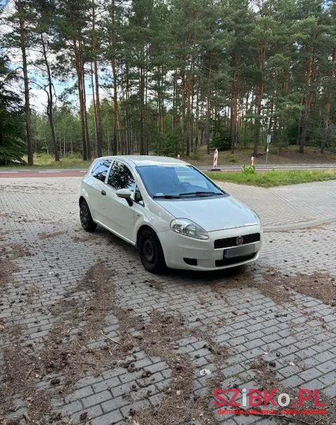 2010' Fiat Grande Punto photo #2