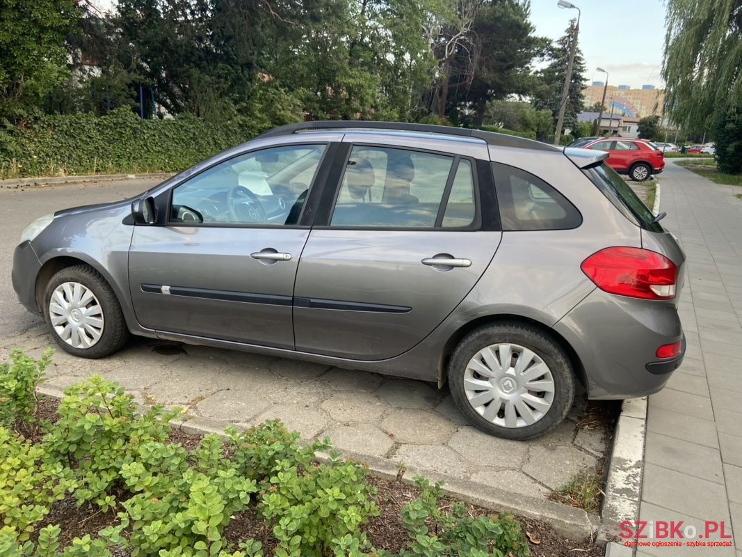 2010' Renault Clio photo #3