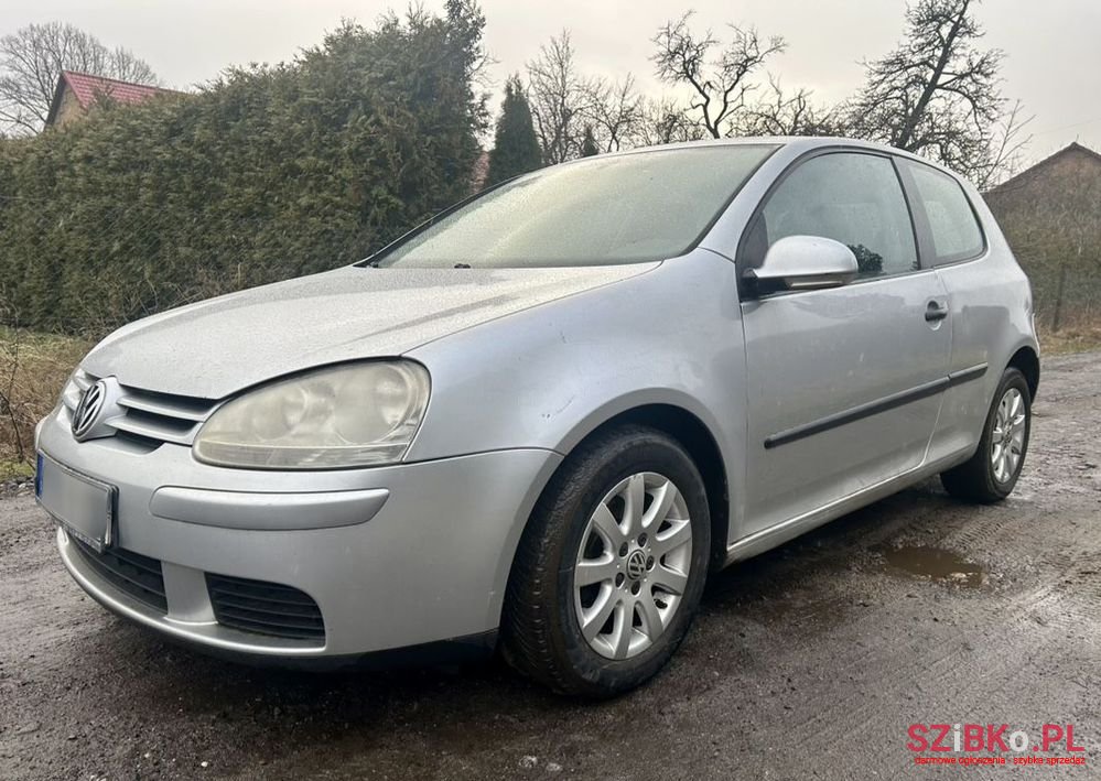 2004' Volkswagen Golf photo #1