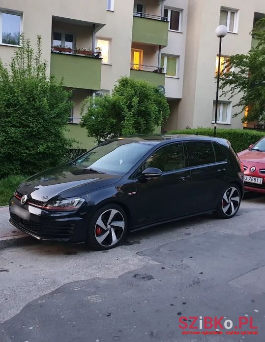 2015' Volkswagen Golf photo #3