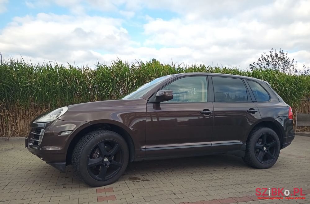 2008' Porsche Cayenne Standard photo #2