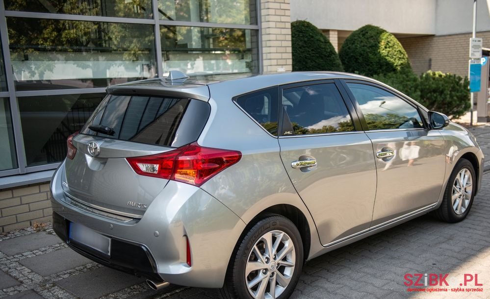 2013' Toyota Auris photo #5