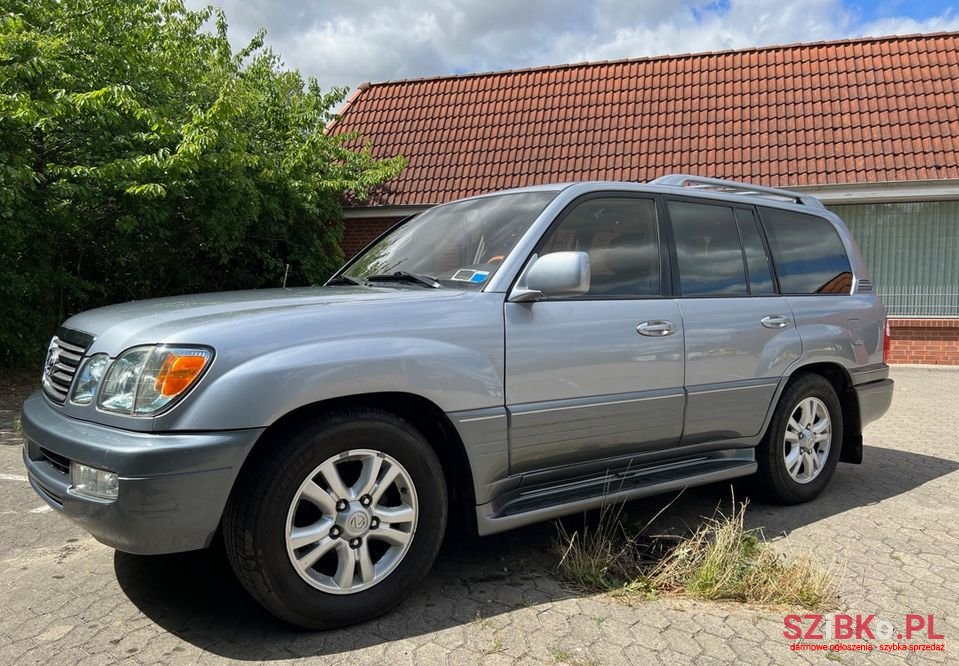 2003' Lexus LX photo #1