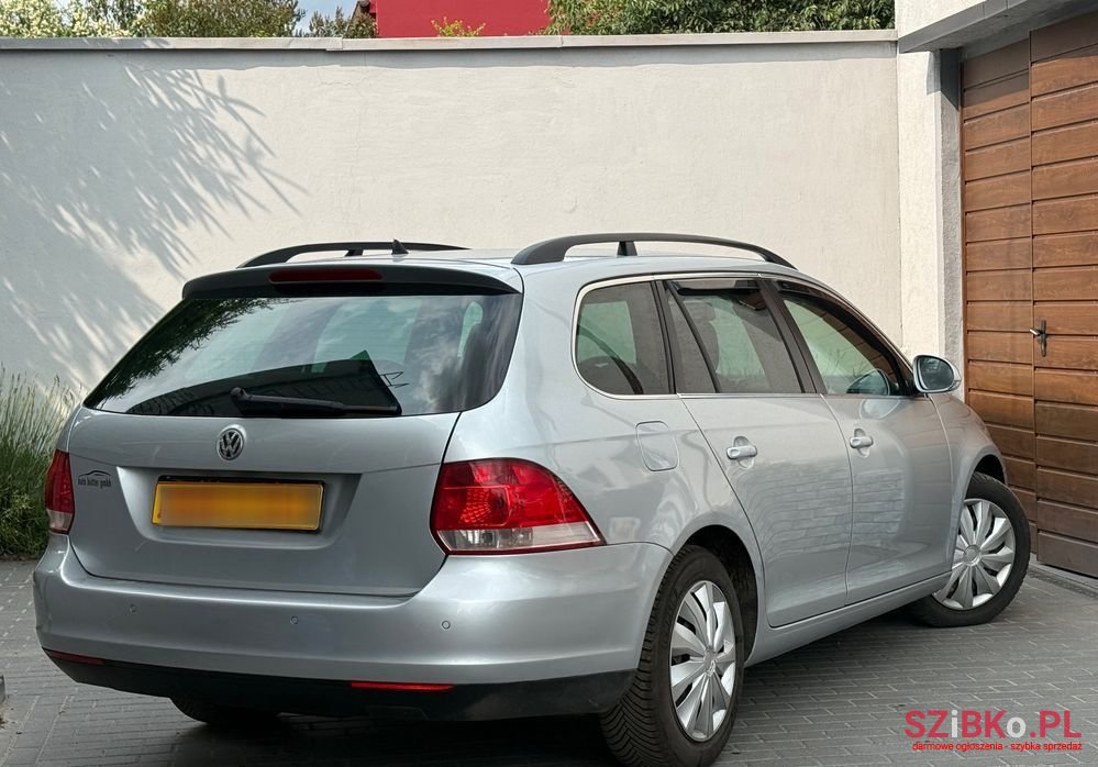 2009' Volkswagen Golf photo #4