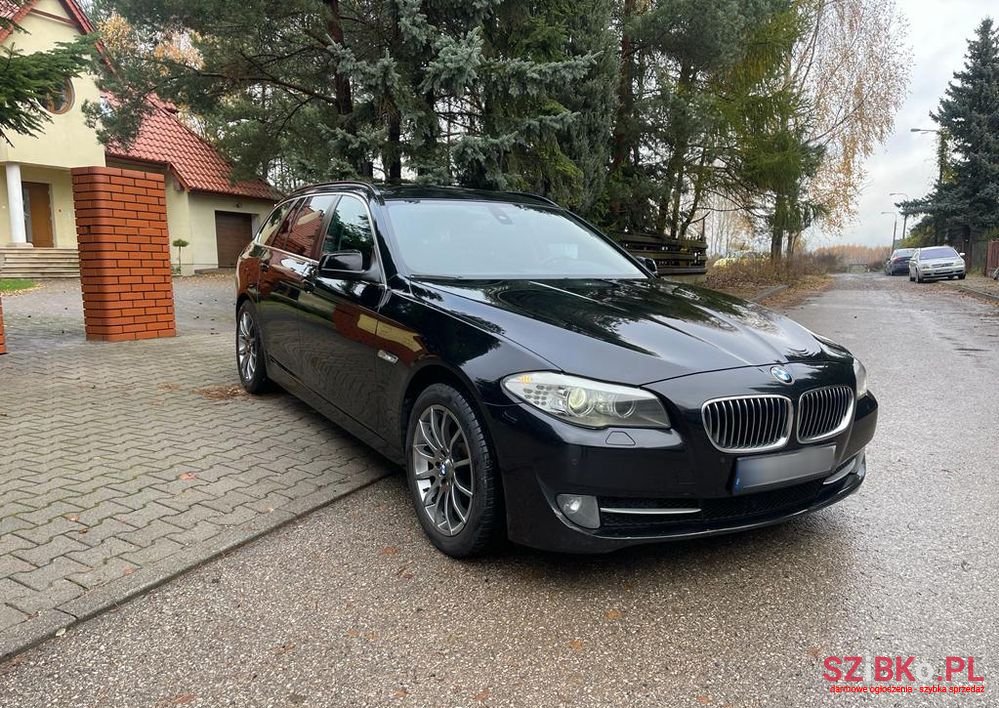 2010' BMW 5 Series photo #2