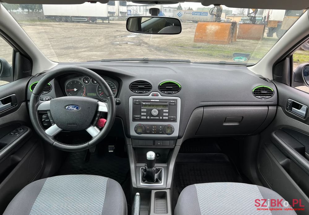 2005' Ford Focus 1.6 Comfort photo #2