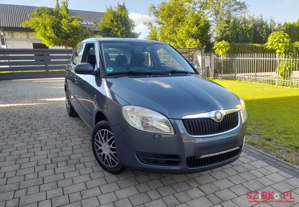 2008' Skoda Fabia photo #2