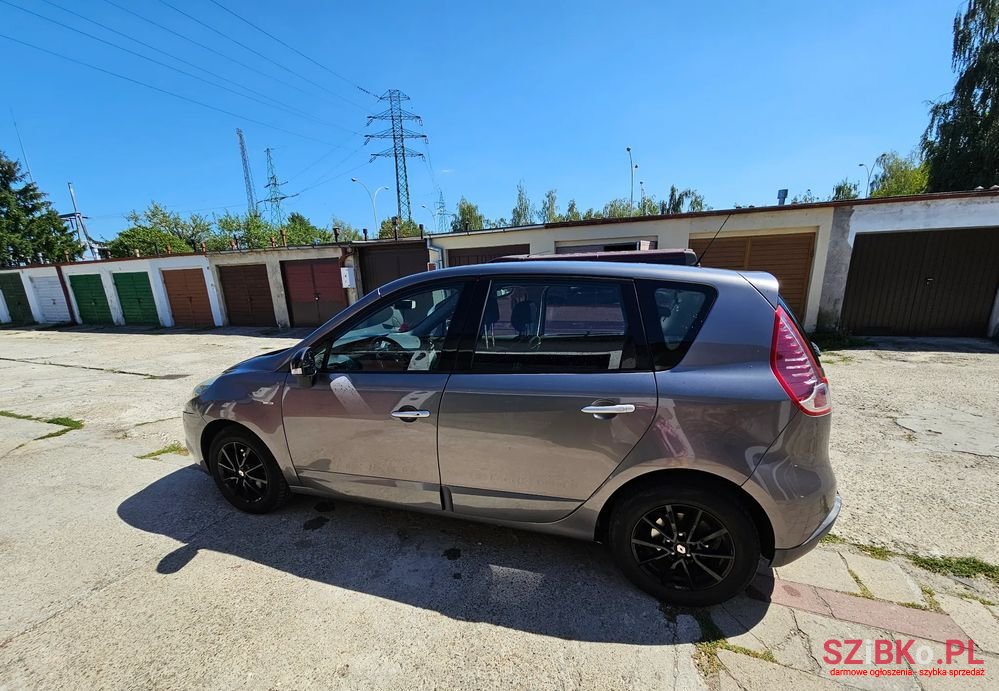 2011' Renault Scenic photo #3