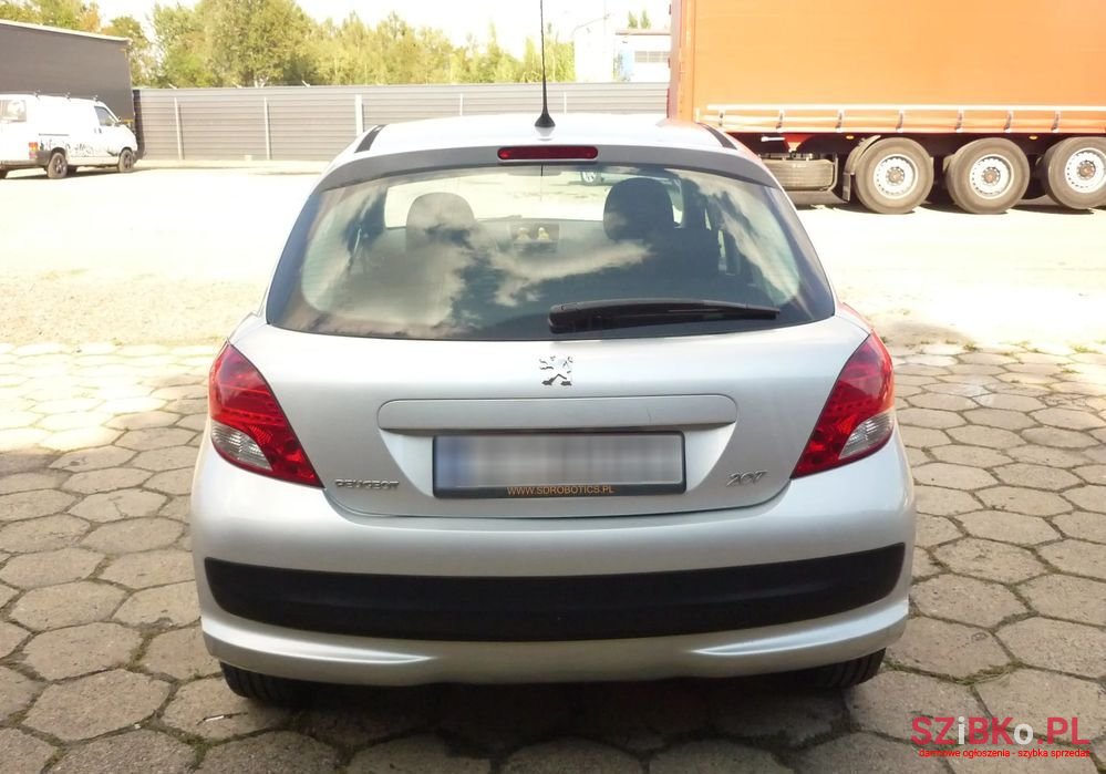 2010' Peugeot 207 1.4 Presence photo #4