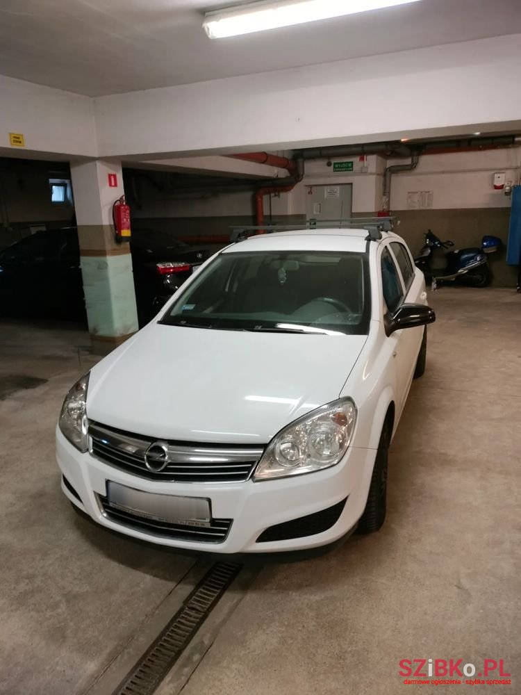 2007' Opel Astra photo #1