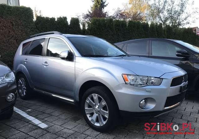 2012' Mitsubishi Outlander photo #1