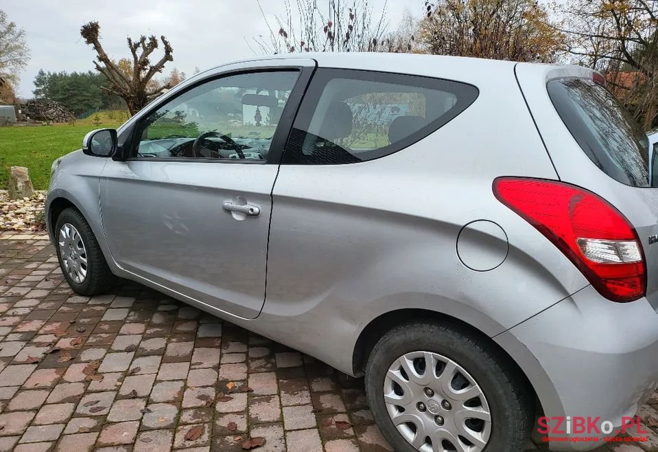 2011' Hyundai i20 photo #2