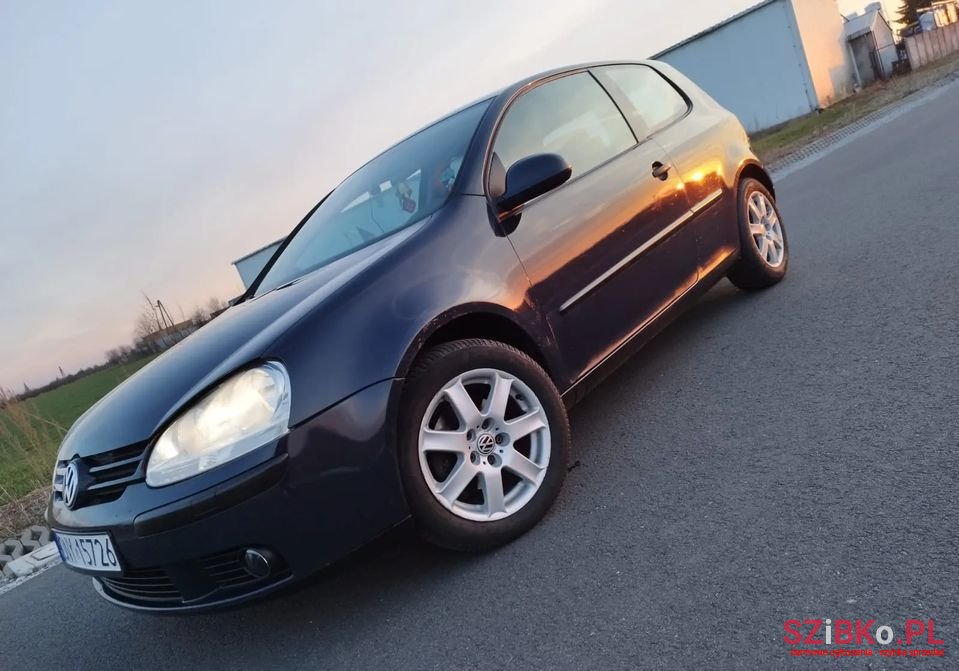 2005' Volkswagen Golf photo #1