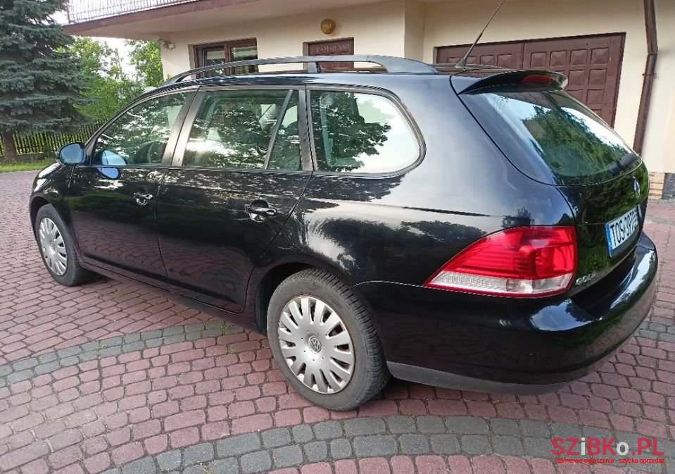 2008' Volkswagen Golf photo #3