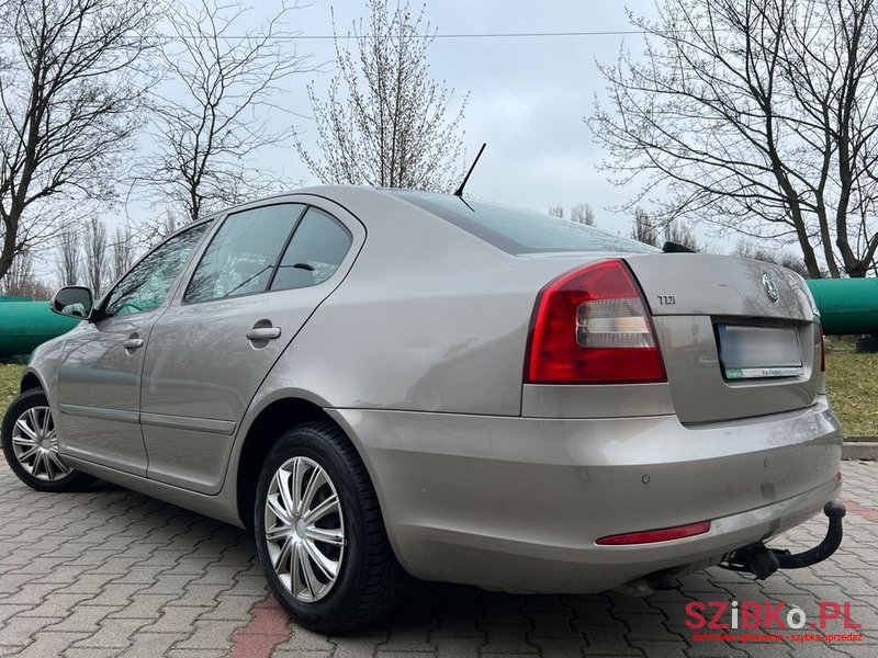 2010' Skoda Octavia 1.9 Tdi Elegance photo #5