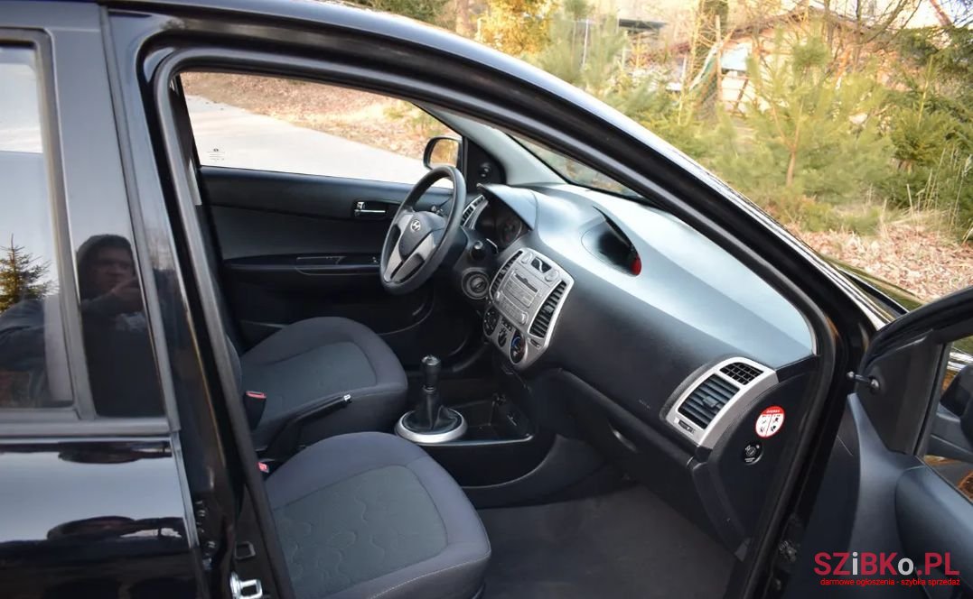 2009' Hyundai i20 photo #5