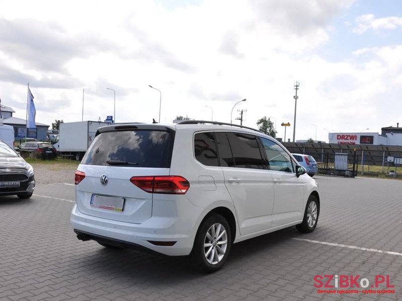 2018' Volkswagen Touran photo #3