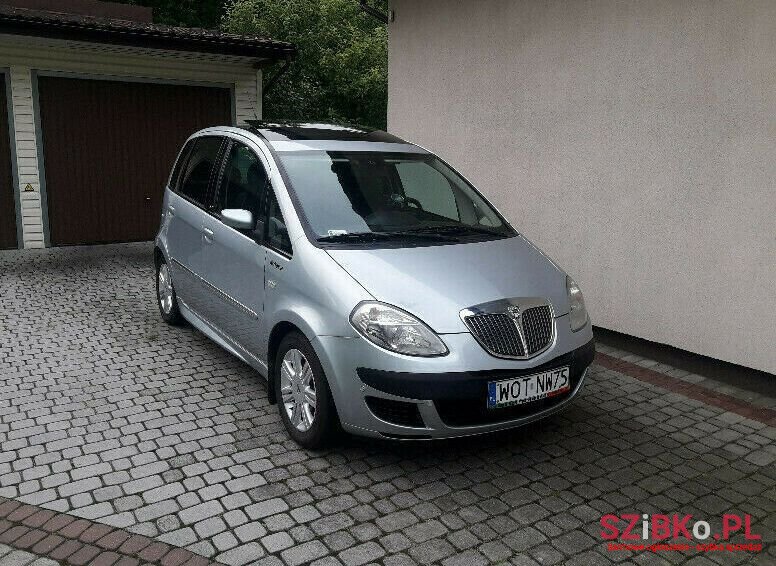 2004' Lancia Musa photo #5