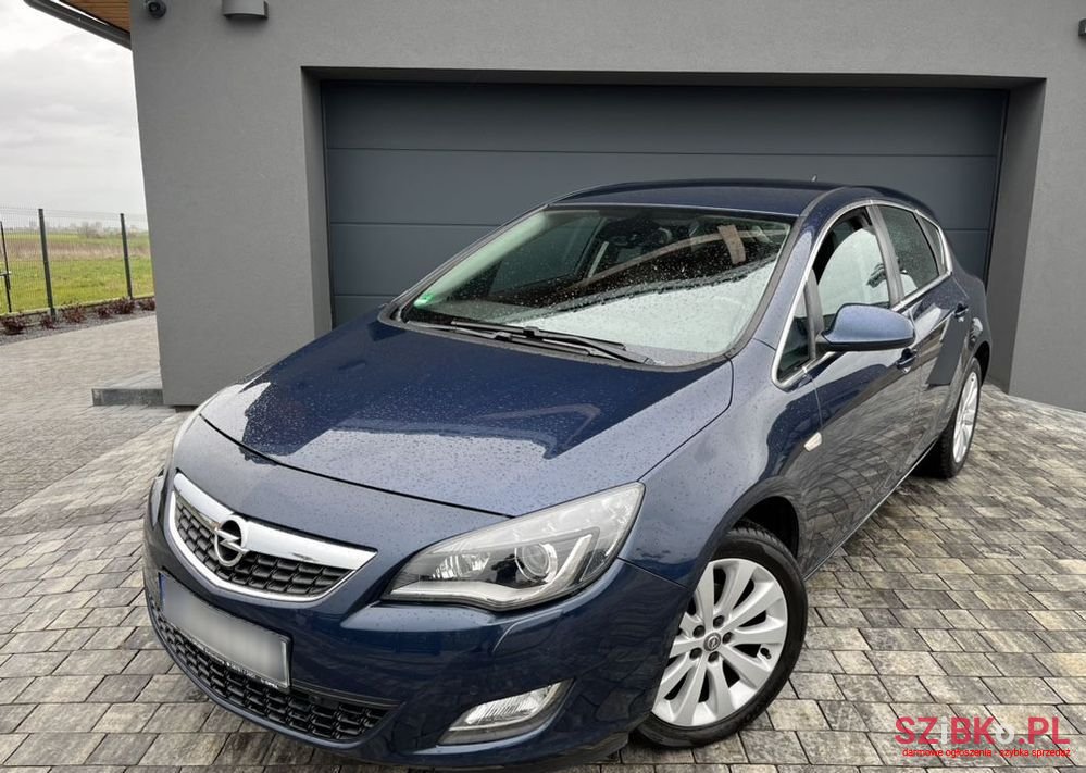 2010' Opel Astra photo #5